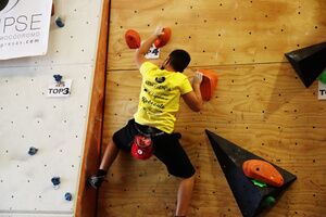 El club alcalareño WiseClimb celebra su tercer aniversario con fiesta y competición de boulders