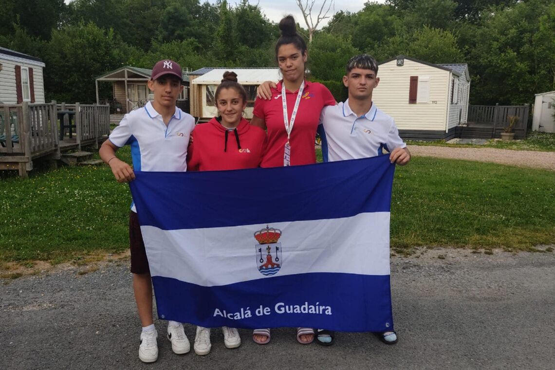 La bandera de Alcalá de Guadaíra llega a Normandía