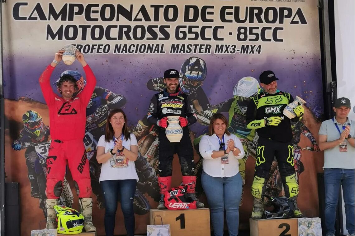 Lección de pilotaje del alcalareño Antonio Villegas en el Campeonato de España Master MX3 en Talavera de la Reina