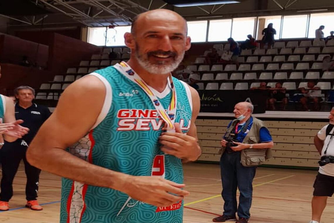El alcalareño José María Mena-Bernal Salguero, medalla de plata en el Campeonato de Europa de Baloncesto FIMBA+50