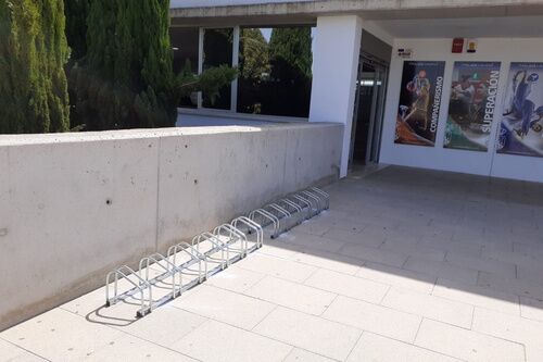 Nuevos aparcamientos para bicicletas en las instalaciones deportivas municipales