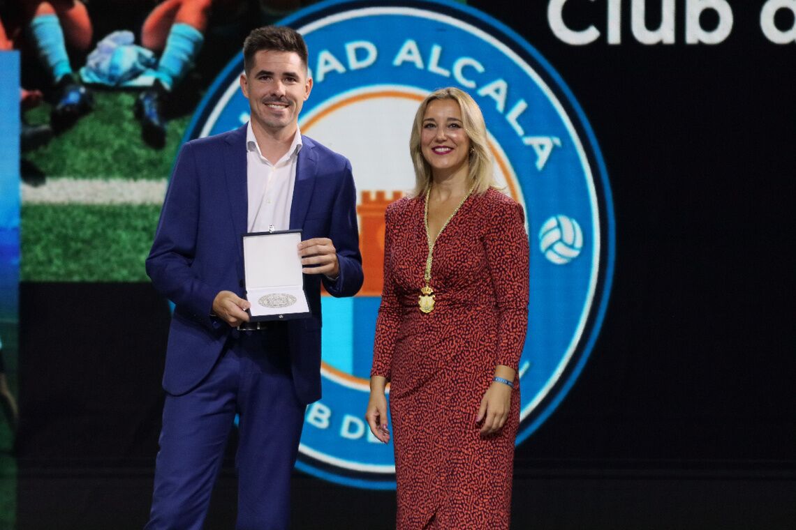 Reconocimiento al Ciudad de Alcalá CF en el Día de Alcalá