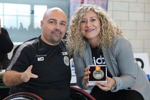 Sevilla Quad Rugby entrega al Ayuntamiento la medalla de plata del Campeonato de España de selecciones autonómicas