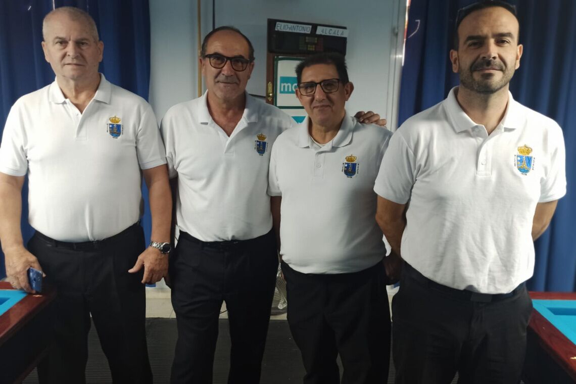 Los equipos del Club Billar Alcalá frente a los líderes de sus categorías