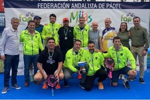 El equipo veterano de pádel del Club Tenis Oromana subcampeón de Andalucía