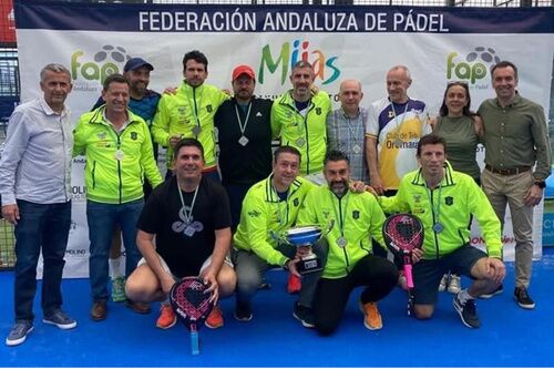 El equipo veterano de pádel del Club Tenis Oromana subcampeón de Andalucía
