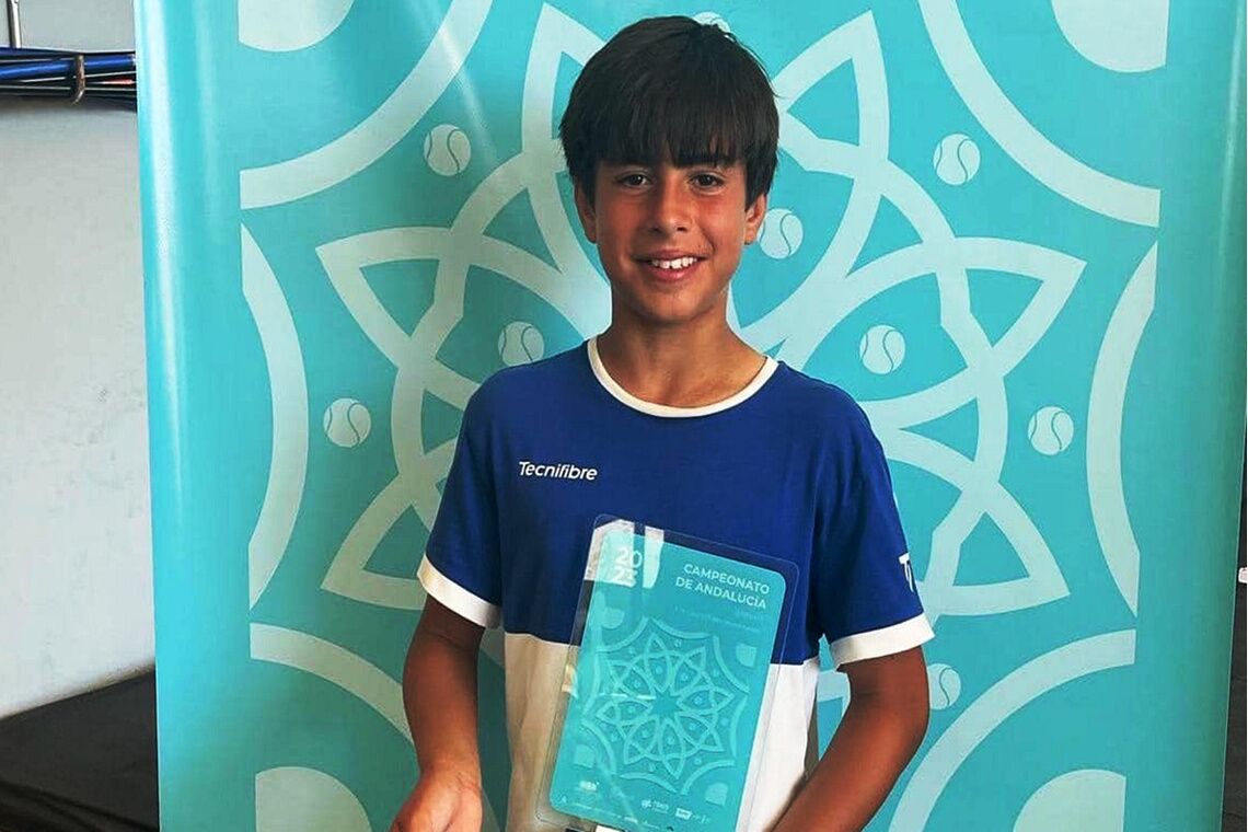 Pepe García consigue un doblete en el Campeonato de Andalucía de tenis alevín