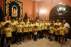 La alcaldesa de la ciudad, Ana Isabel Jiménez, recibe al equipo infantil del CD Mosquito por su ascenso a Tercera Andaluza
