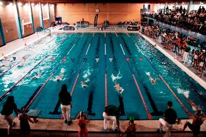 La piscina municipal Los Alcores acoge la 44 edición del Trofeo Natación Nuestra Señora del Águila