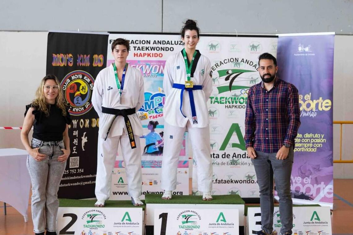 La alcalareña  Amanda Jiménez  se proclama campeona de Andalucía Junior de pesos olímpicos de taekwondo