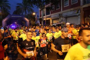 La Carrera Nocturna celebra su 25 aniversario con un nuevo éxito de participación