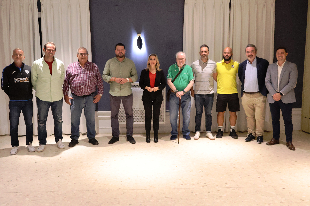 La alcaldesa de la ciudad, mantiene un encuentro de trabajo con las ...