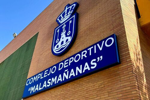 Labores de mantenimiento en las instalaciones municipales deportivas