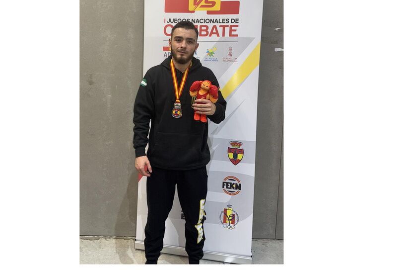 El boxeador alcalareño Adrián Pérez “Vikingo”, campeón de España de clubes