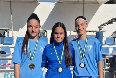 TRES JUGADORAS DEL AZVI CIUDAD ALCALÁ CF, CAMPEONAS DE ANDALUCÍA