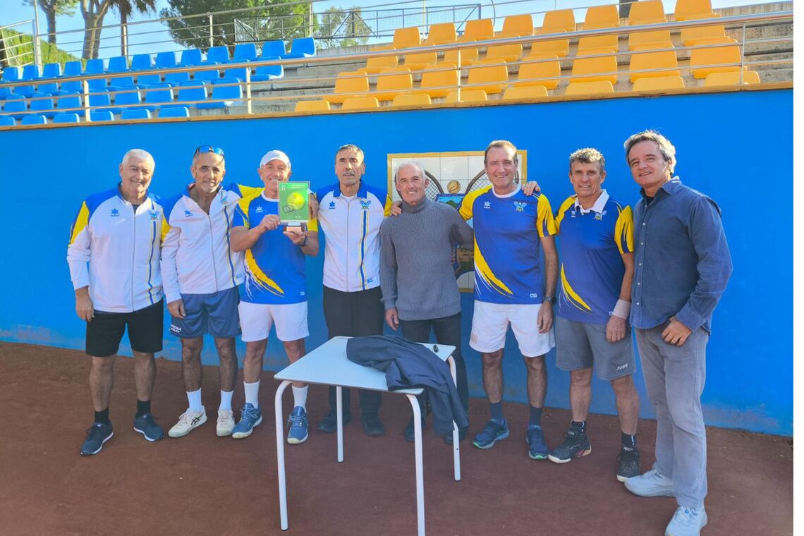 Los veteranos +55 del CT Oromana, campeones de Andalucía