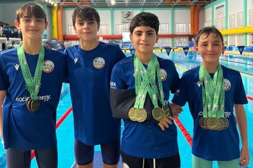 El Club Natación Alcalá arrasa en el Andaluz Alevín de Invierno con 13 medallas