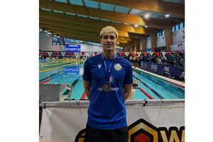 Fernando Roldán se proclama campeón de España junior en 200 mariposa y roza la mínima europea