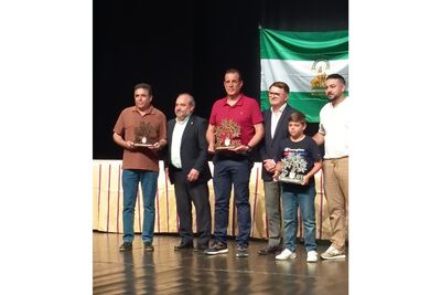Alcalá de Guadaíra celebra el éxito de sus colombicultores en el Campeonato de España