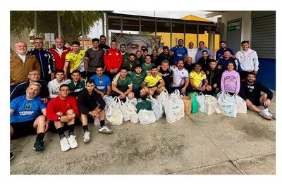 La cuadrilla de costaleros de la Virgen de la Hermandad de Jesús celebra su torneo solidario de fútbol