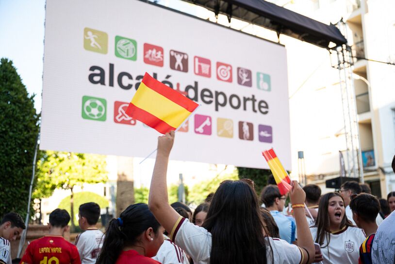 Galería fotográfica | La Plazuela vibra con España y celebra el pase a la gran final