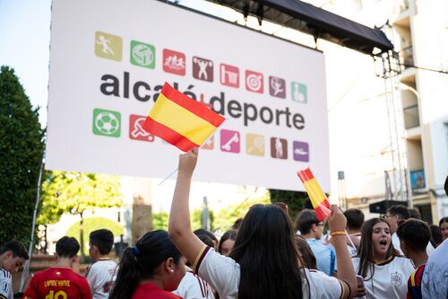 Galería fotográfica | La Plazuela vibra con España y celebra el pase a la gran final